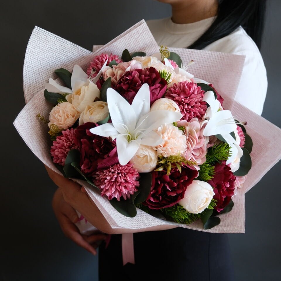 Ruby Elegance - Yapay Çiçek Buketi