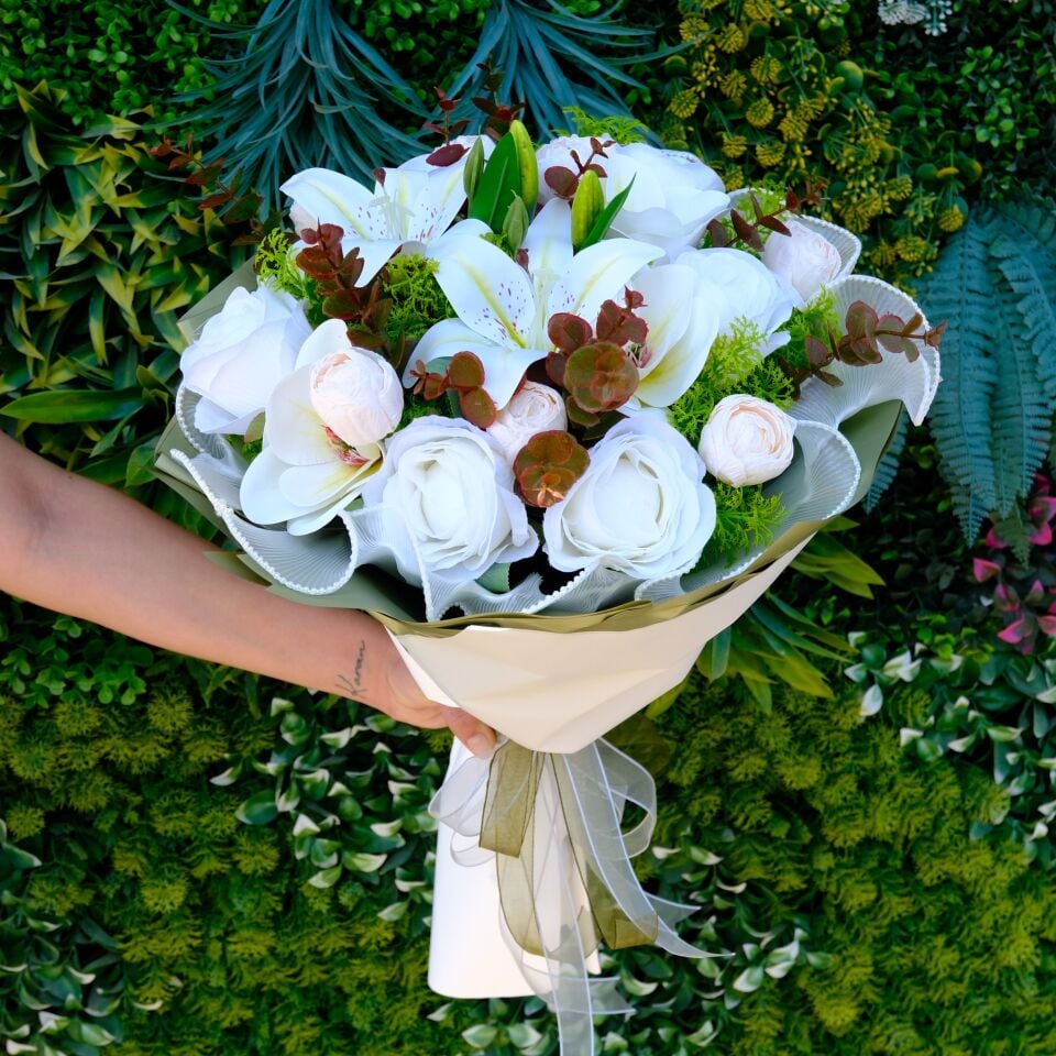 Pure Lily – Yapay Çiçek Buketi