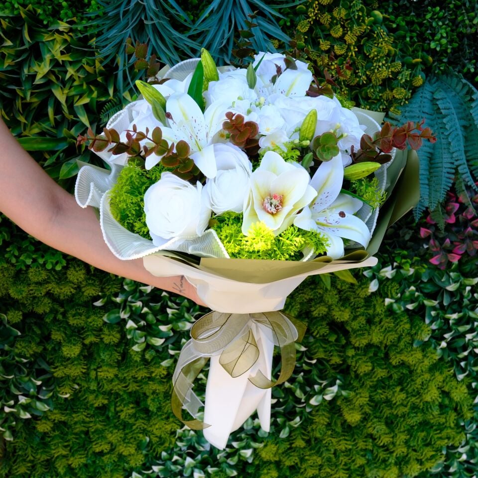 Ivory Luxe – Yapay Çiçek Buketi